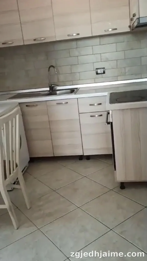 Apartament 1+1. 34000 leke. Rruga 5 maji
