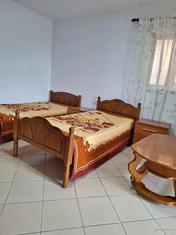 GARSIONERE 25000 LEKE.VILAT GJERMANE — foto 3