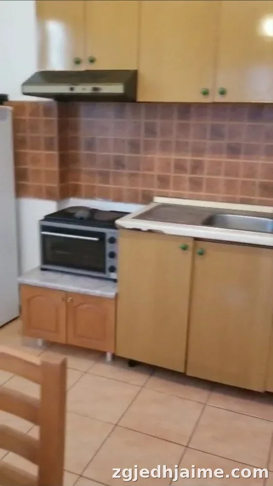 APARTAMENT 1+1 28,000 LEKE PAS FAKULTETIT TE MJEKESISE — foto 1