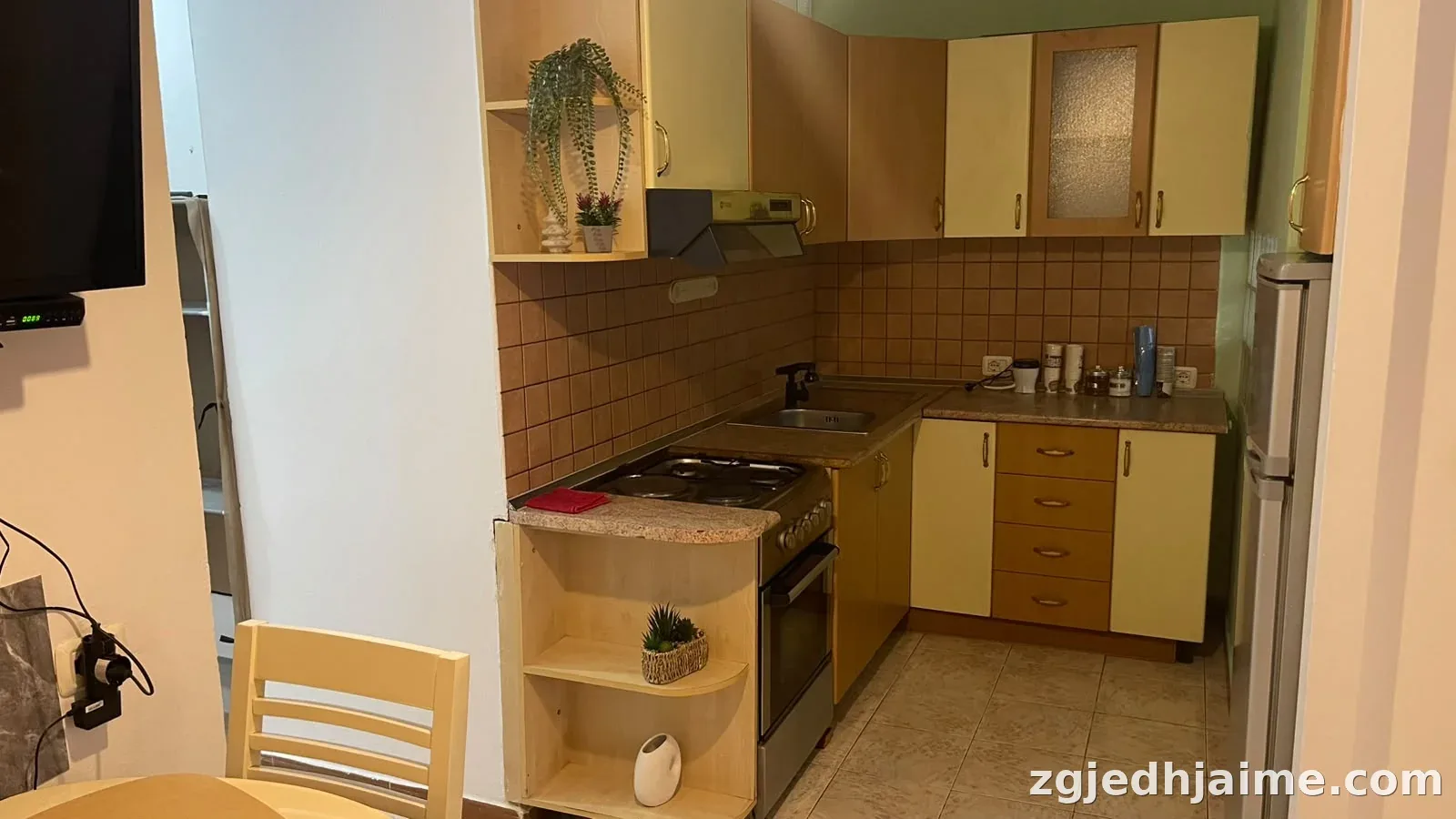 APARTAMENT 1+1 50,000 LEKE MYSLYM SHYRI — foto 8