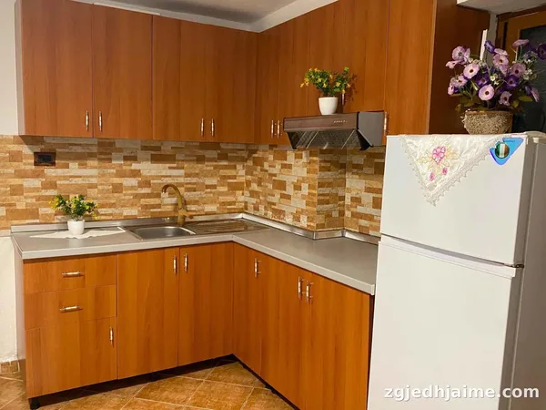GARSIONERE 25000 LEKE.RRUGA GRAMOZ PASHKO.FAKULTETI EKONOMIK.