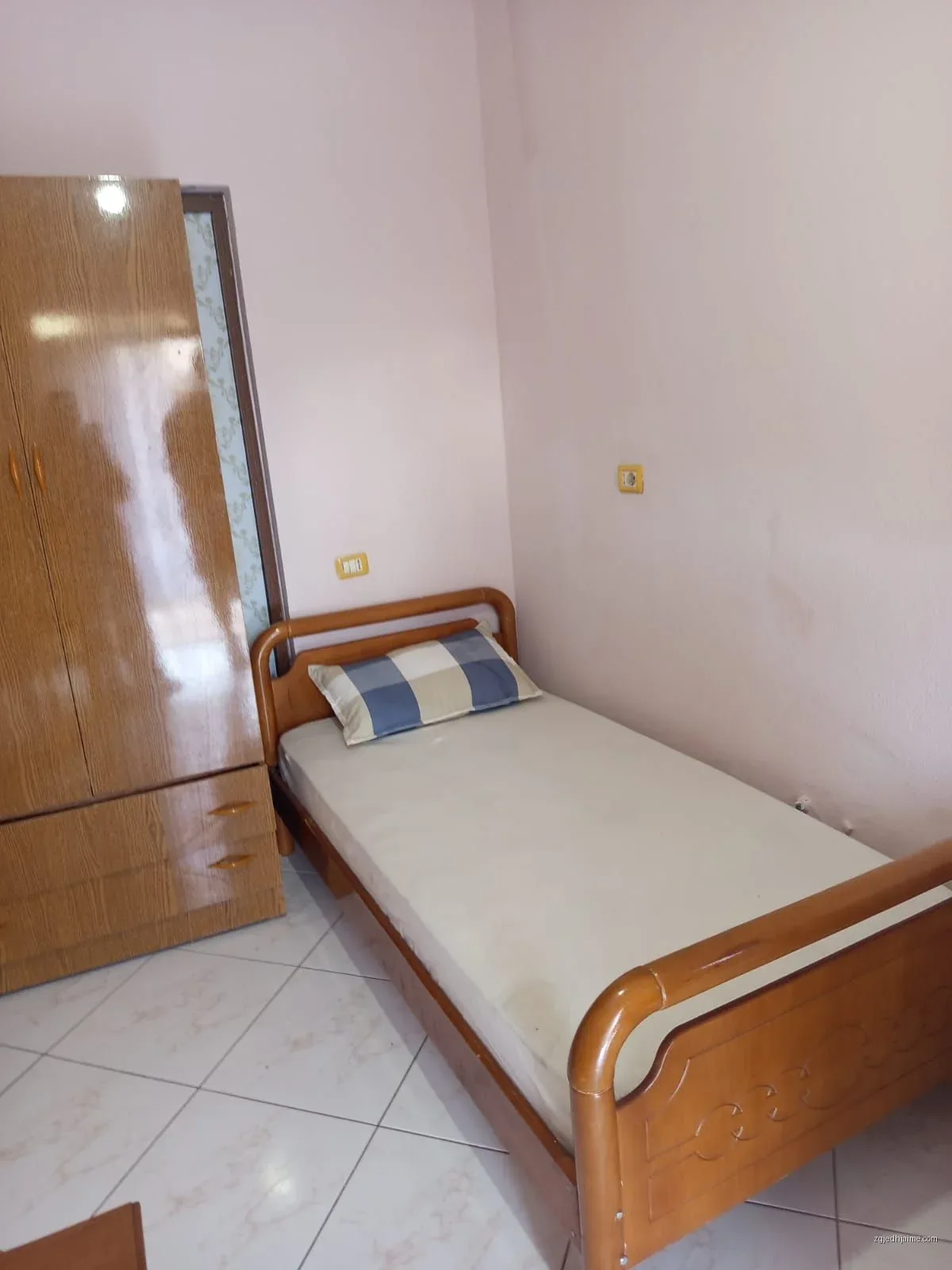 GARSIONERE 17000 LEKE.XHAMLLIK. — foto 1