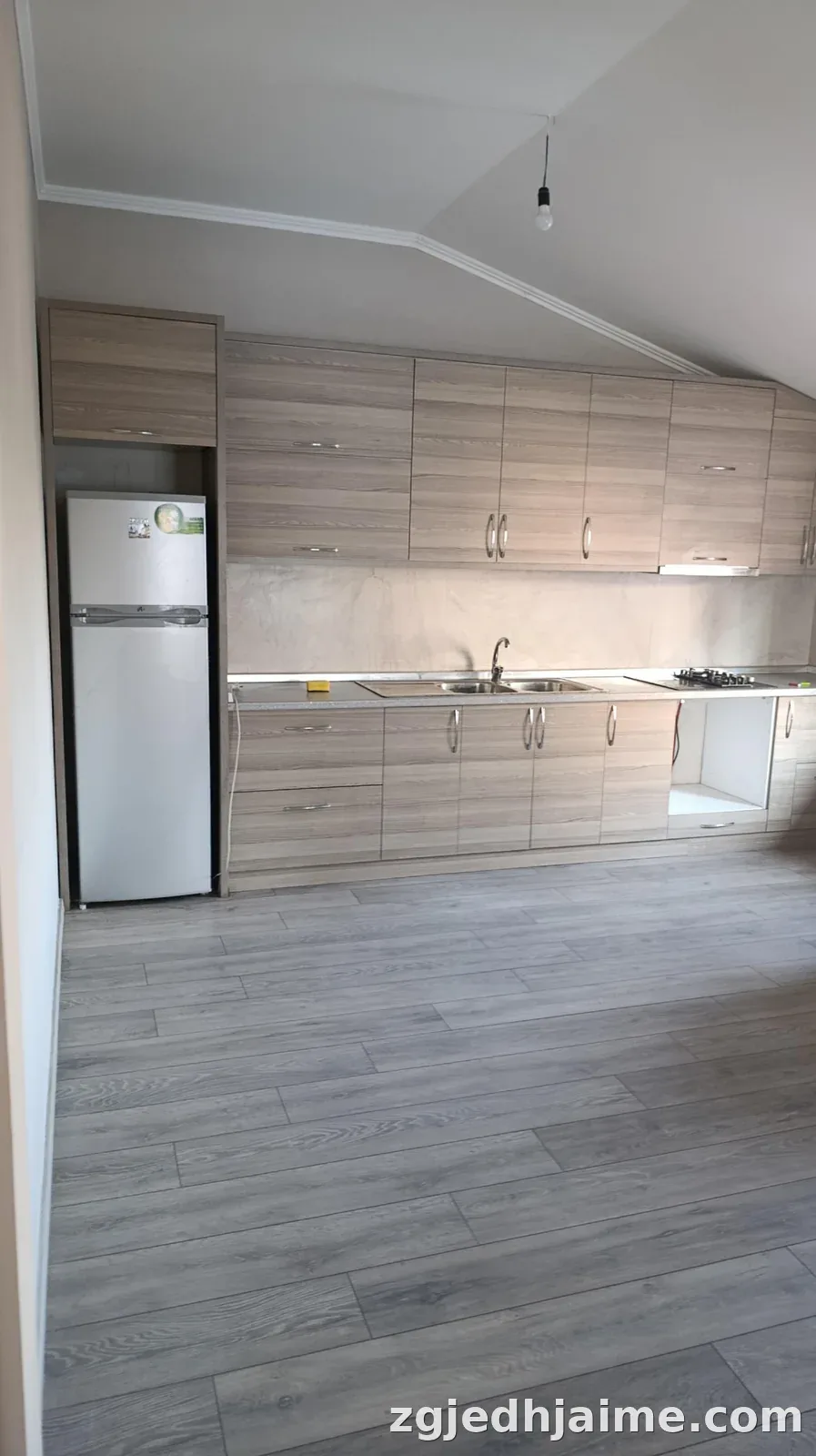 APARTAMENT 1+1. 40000 LEKE.RRUGA 5 MAJI — foto 1