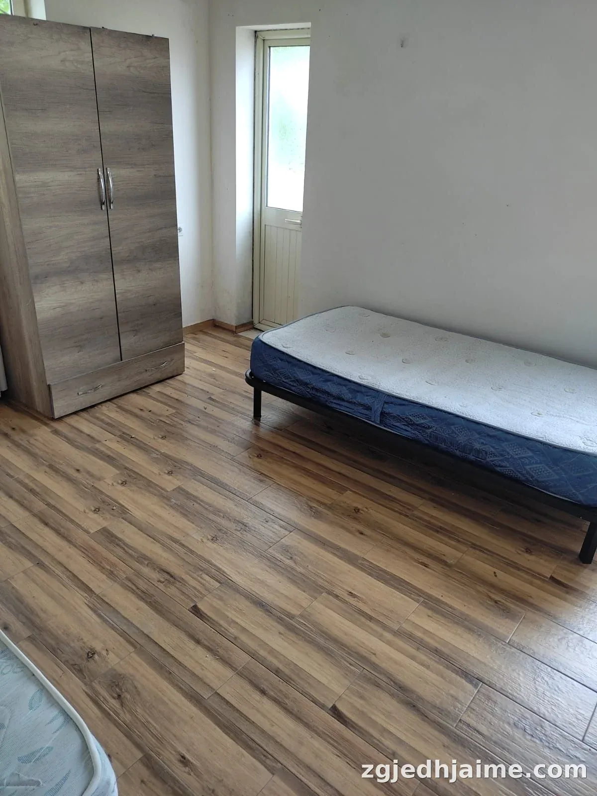 GARSONIERE 25,000 LEKE TREGU ELEKTRIK — foto 1