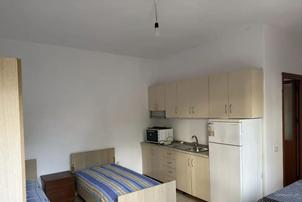 GARSIONERE 23000 LEKE.RRUGA GRAMOZ PASHKO.FAKULTETI EKONOMIK — foto 2