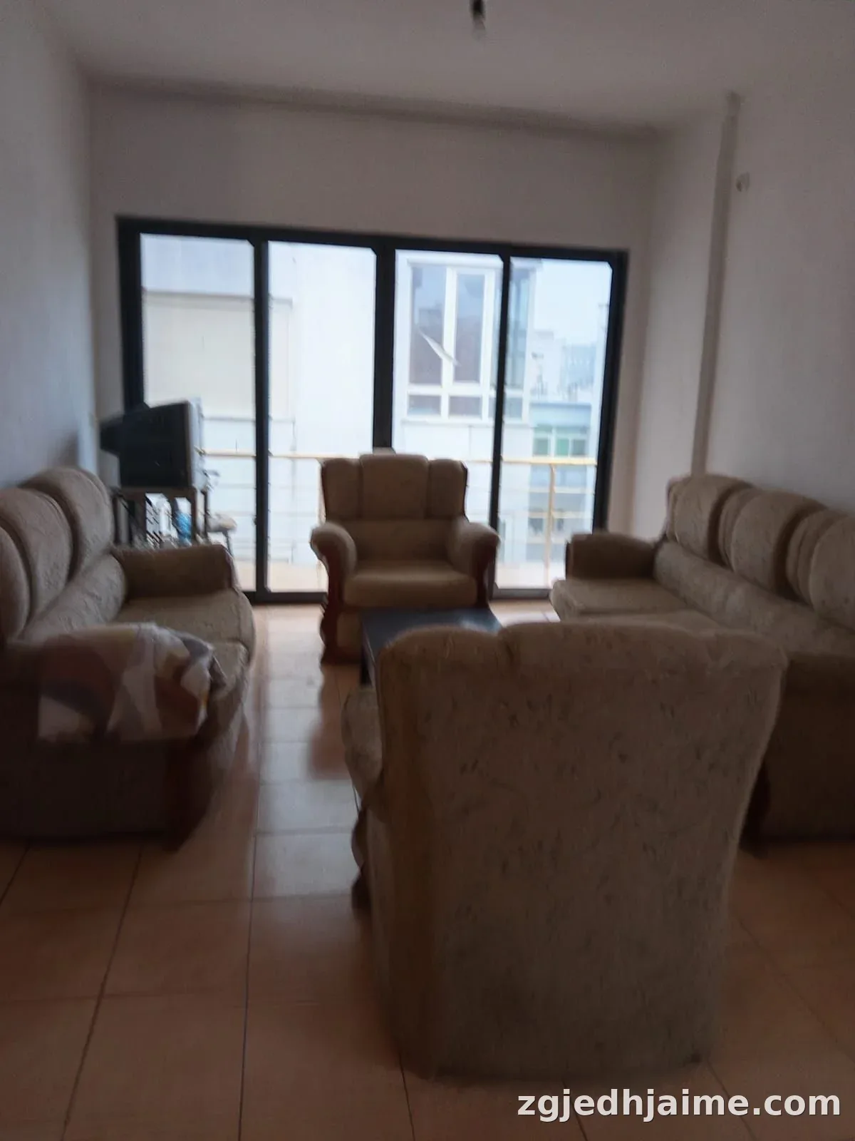 APARTAMENT 1+1. 35000 LEKE.RRUGA 5 MAJI — foto 4