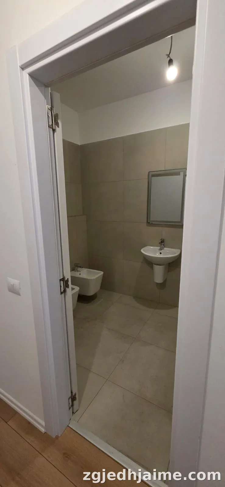 ZYRE 120,000 LEKE RRUGA E BARRIKADAVE — foto 7