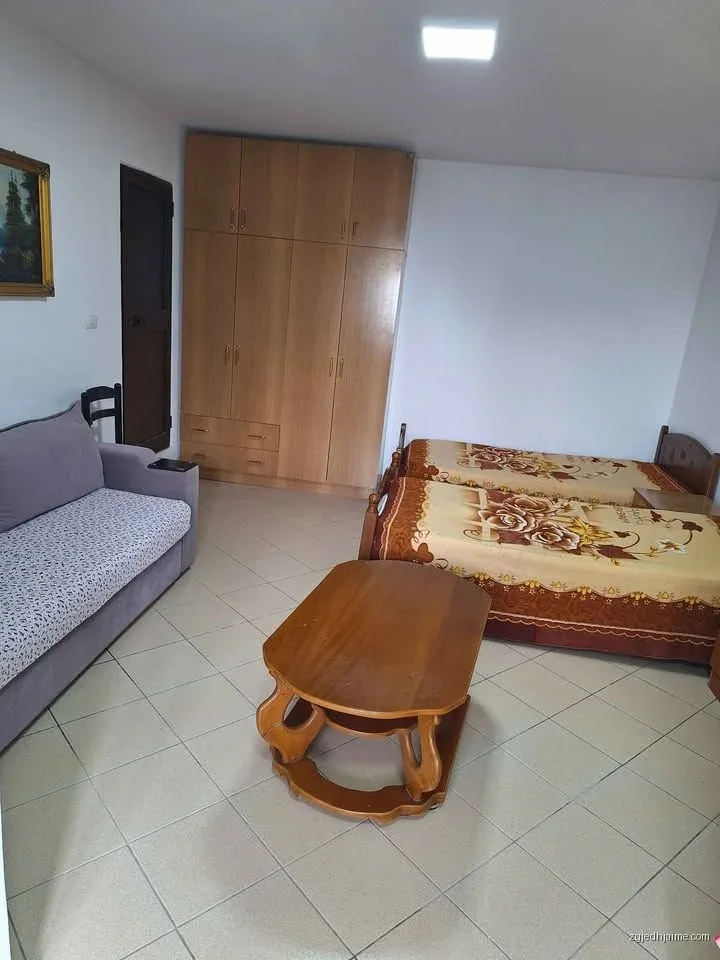 GARSIONERE 25000 LEKE.VILAT GJERMANE — foto 1
