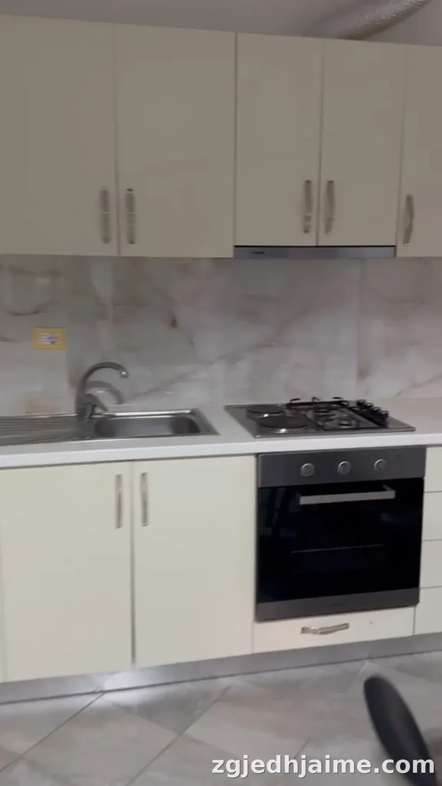 Apartament 1+1. 30000 leke. Ish parku i autobuzave — foto 2
