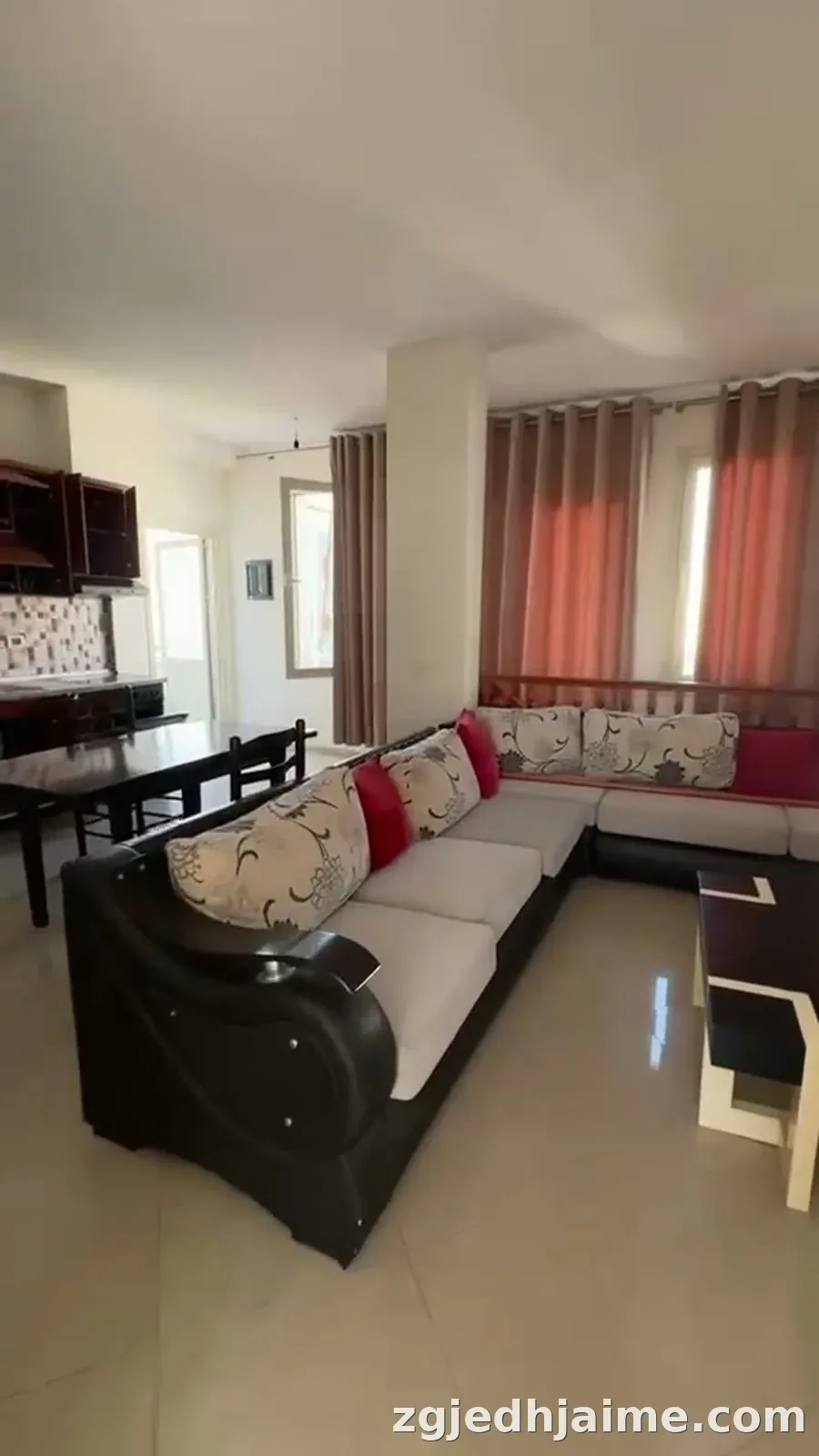 APARTAMENT 3+1 50,000 LEKE RRUGA JORDAN MISJA — foto 1