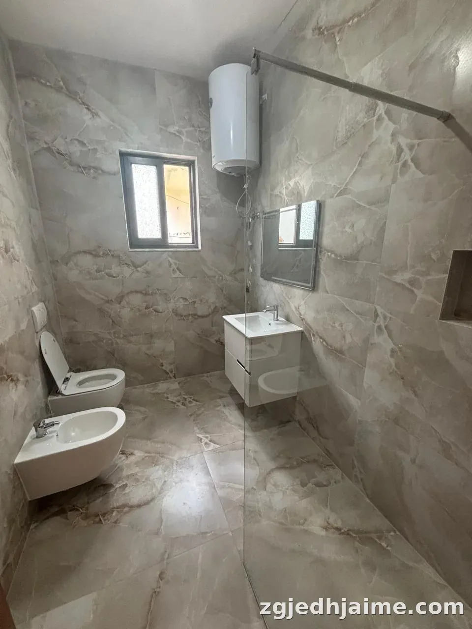 APARTAMENT 2+1. 50000 LEKE.ISH TREGU ELEKTRIK,PALLATI GRAND — foto 4