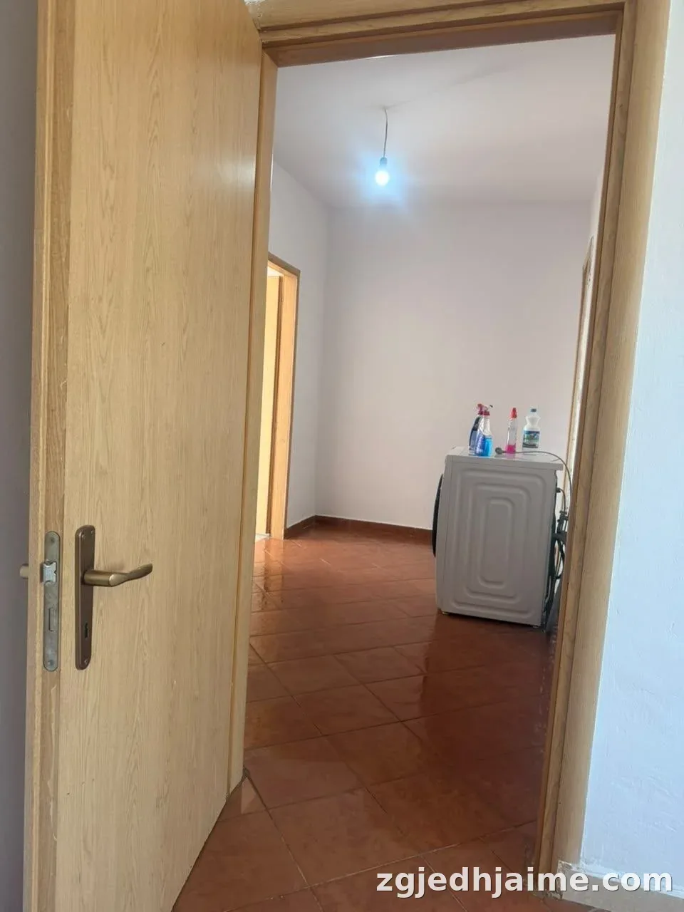 APARTAMENT 1+1 45,000 LEKE RRUGA E DIBRES — foto 3