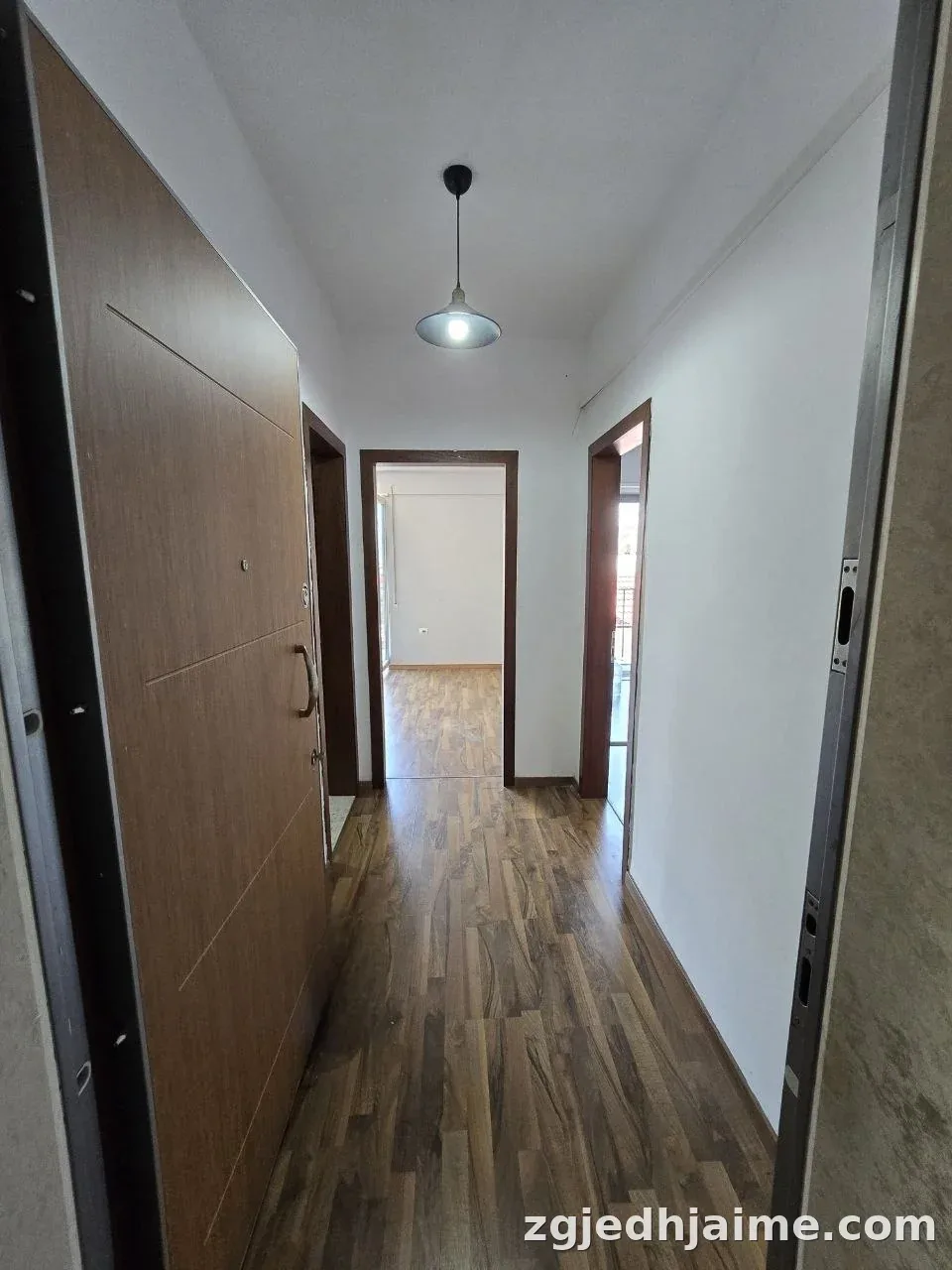 APARTAMENT 3+1 50,000 LEKE RRUGA JORDAN MISJA — foto 3