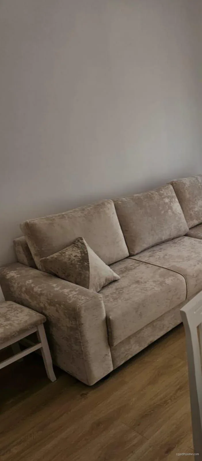 APARTAMENT 1+1. 35000 LEKE.ISH PARKU I AUTOBUZAVE.RRUGA BABE REXHA — foto 1