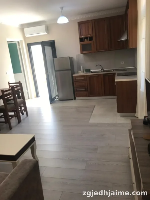 APARTAMENT 1+1. 40000 LEKE.ISH TREGU ELEKTIRK.KOMPLEKSI GRAND
