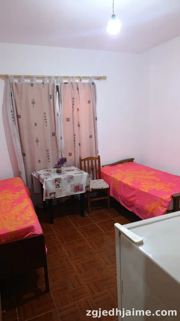 GARSIONERE 23000 LEKE.PALLATI I SPORTIT