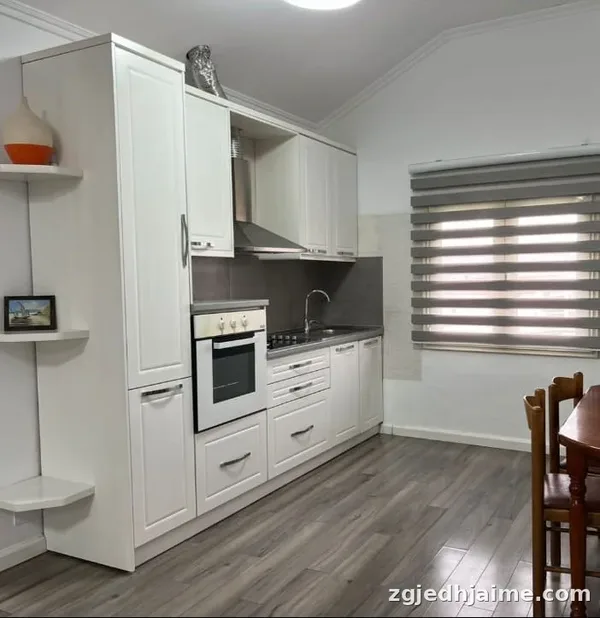 APARTAMENT 2+1. 40000 LEKE.QYTET STUDENTI.BIG MARKET