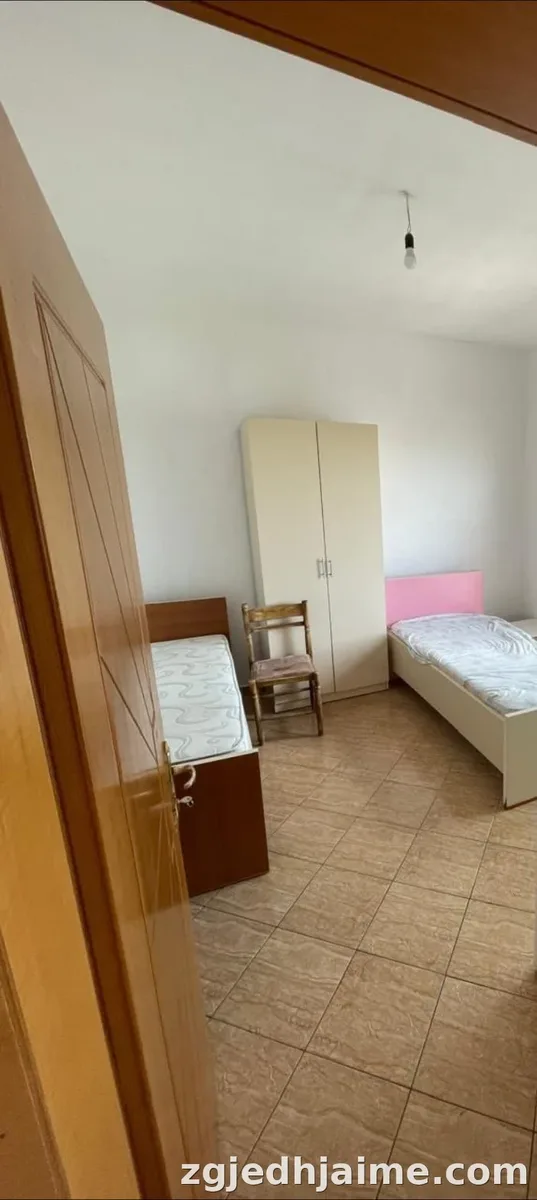 GARSIONERE 16000 LEKE.VILAT GJERMANE.