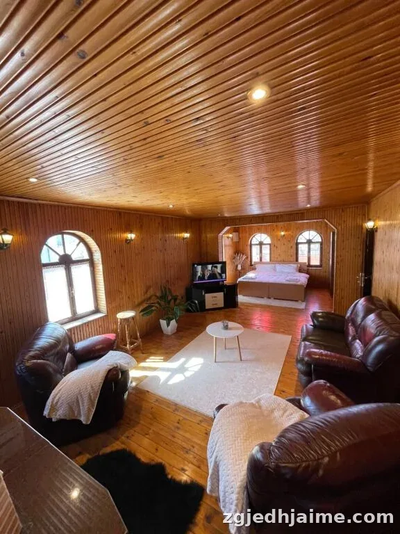 APARTAMENT 2+1.  35000 LEKE.PAS UNIVERSITETIT TE MJEKSIS. — foto 1