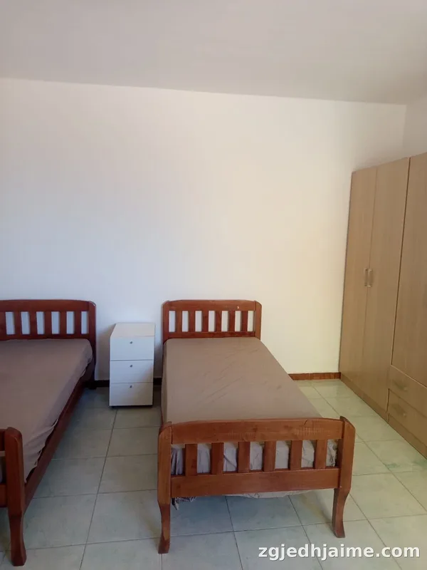 APARTAMENT 1+1. 28000 LEKE.QYTET STUDENTI.