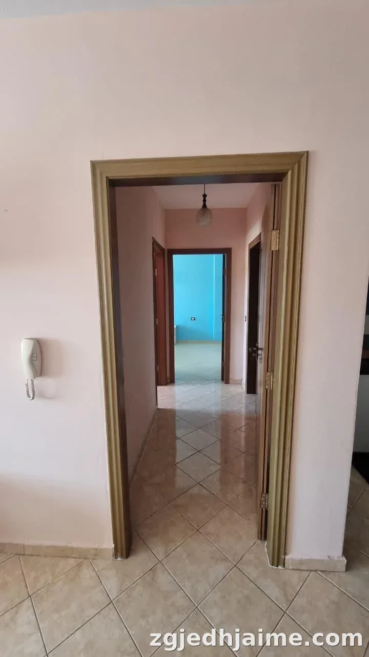 APARTAMENT 2+1+2 TUALETE. 40000 LEKE.YZBERISHT — foto 4