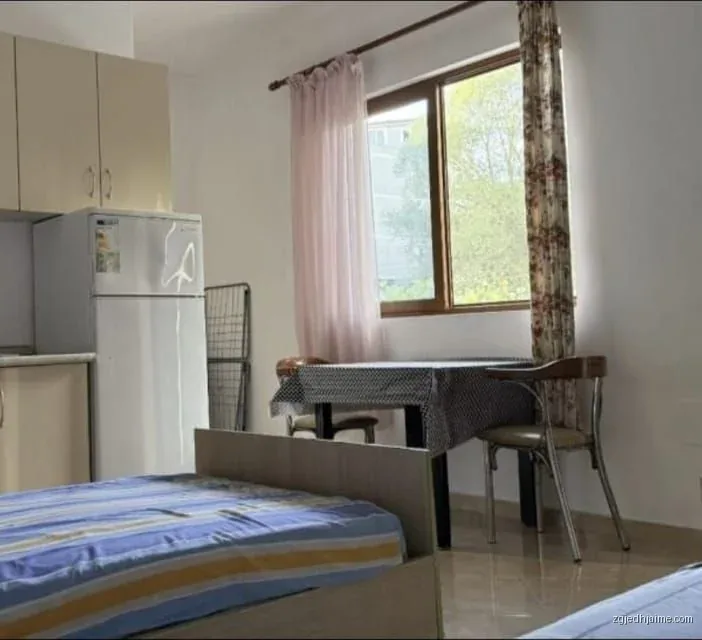GARSIONERE 23000 LEKE.VILAT GJERMANE — foto 2
