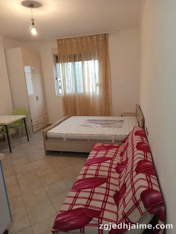 Garsionere 25000 leke.Rruga 5 Maji