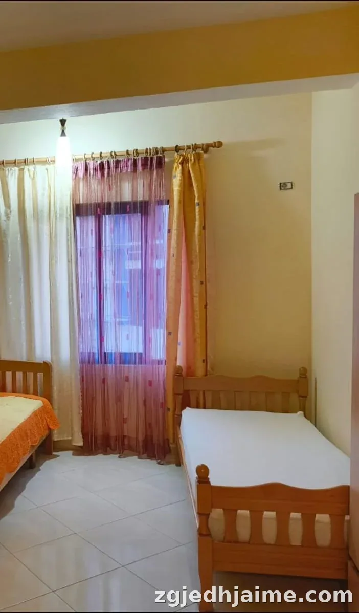 GARSIONERE 25000 LEKE.RRUGA 5 MAJI,SHKOLLA TIRANA JONE. — foto 1