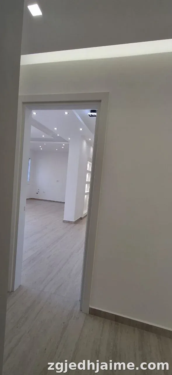 APARTAMENT 3+1 150,000 LEKE RRUGA E KOSOVAREVE — foto 6