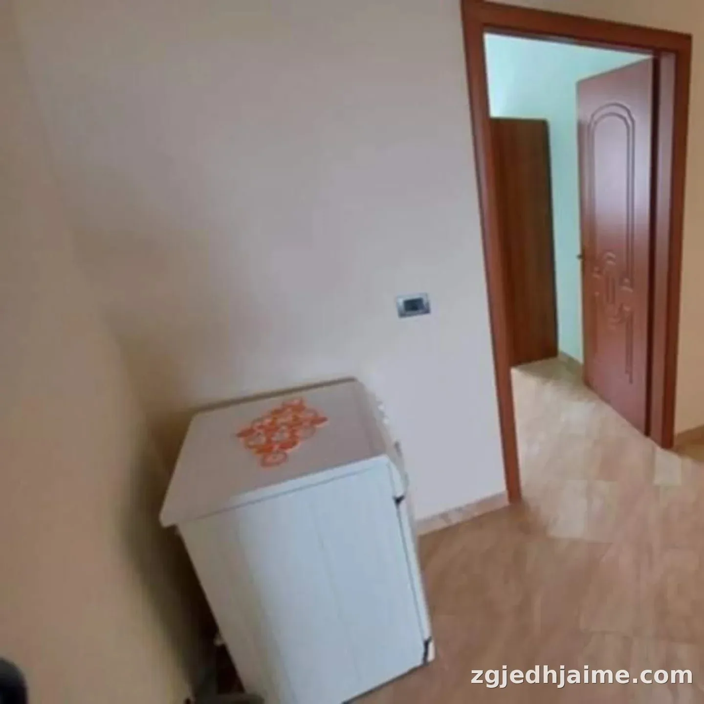 APARTAMENT 1+1 30,000 LEKE YZBERISHT — foto 3