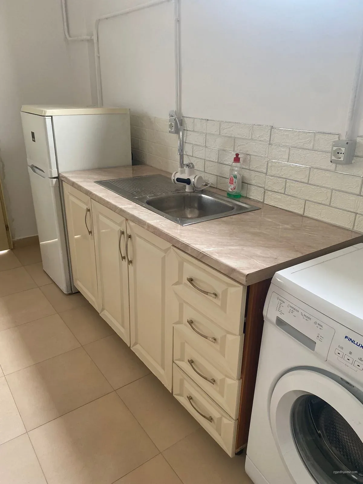 Garsionere 27000leke.Pallati me shigjeta — foto 1