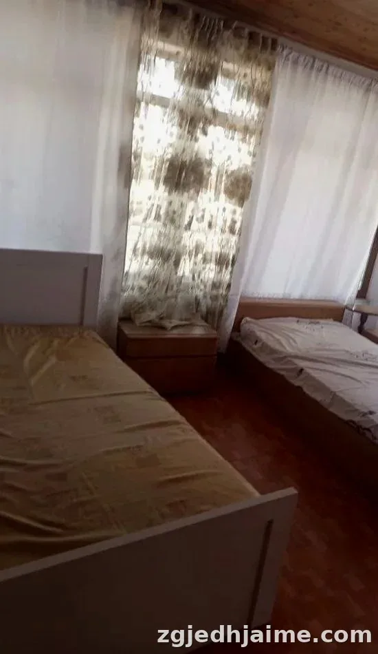 GARSONIERE 25,000 LEKE ISH PARKU I AUTOBUZAVE — foto 1