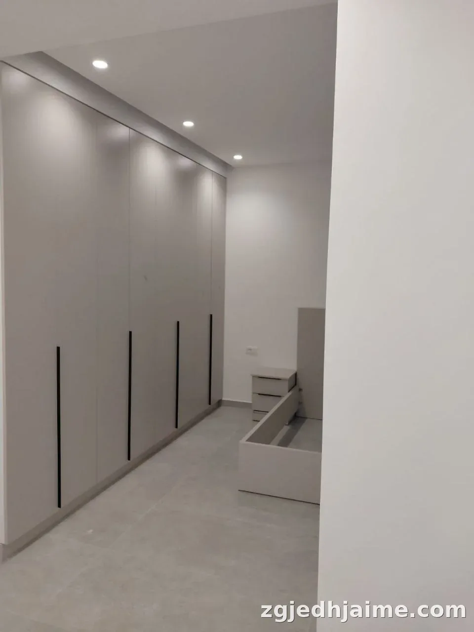APARTAMENT 1+1 40,000 LEKE RRUGA E DIBRES — foto 1