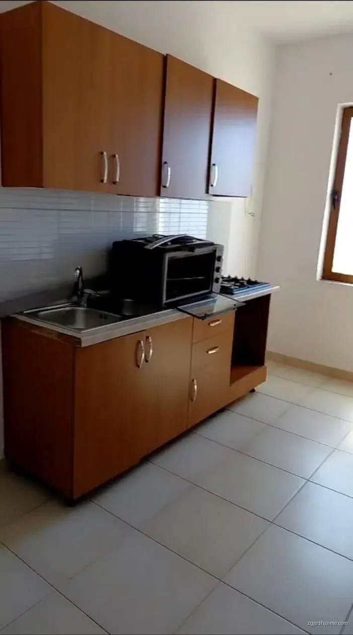 APARTAMENT 2+1. 30000 LEKE.QYTET STUDENTI. — foto 3