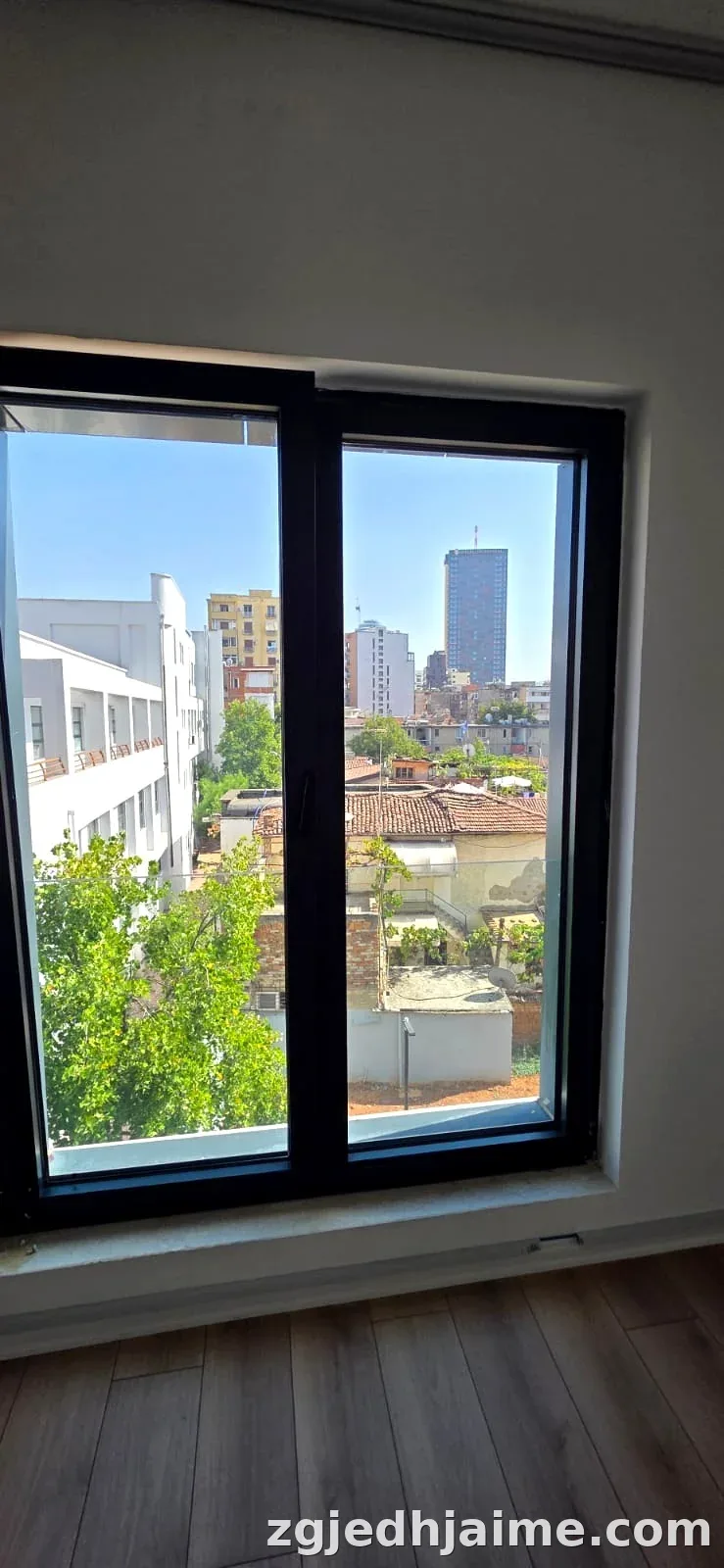 ZYRE 120,000 LEKE RRUGA E BARRIKADAVE — foto 5
