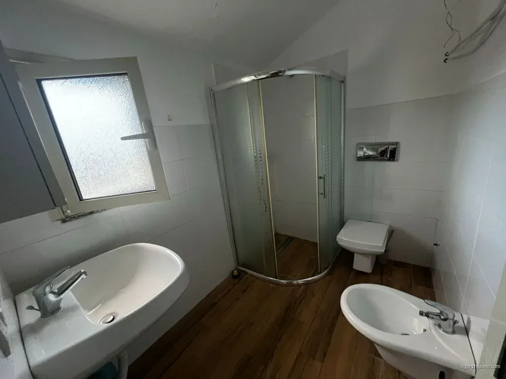 APARTAMENT 2+1. 40000 LEKE.QYTET STUDENTI — foto 3