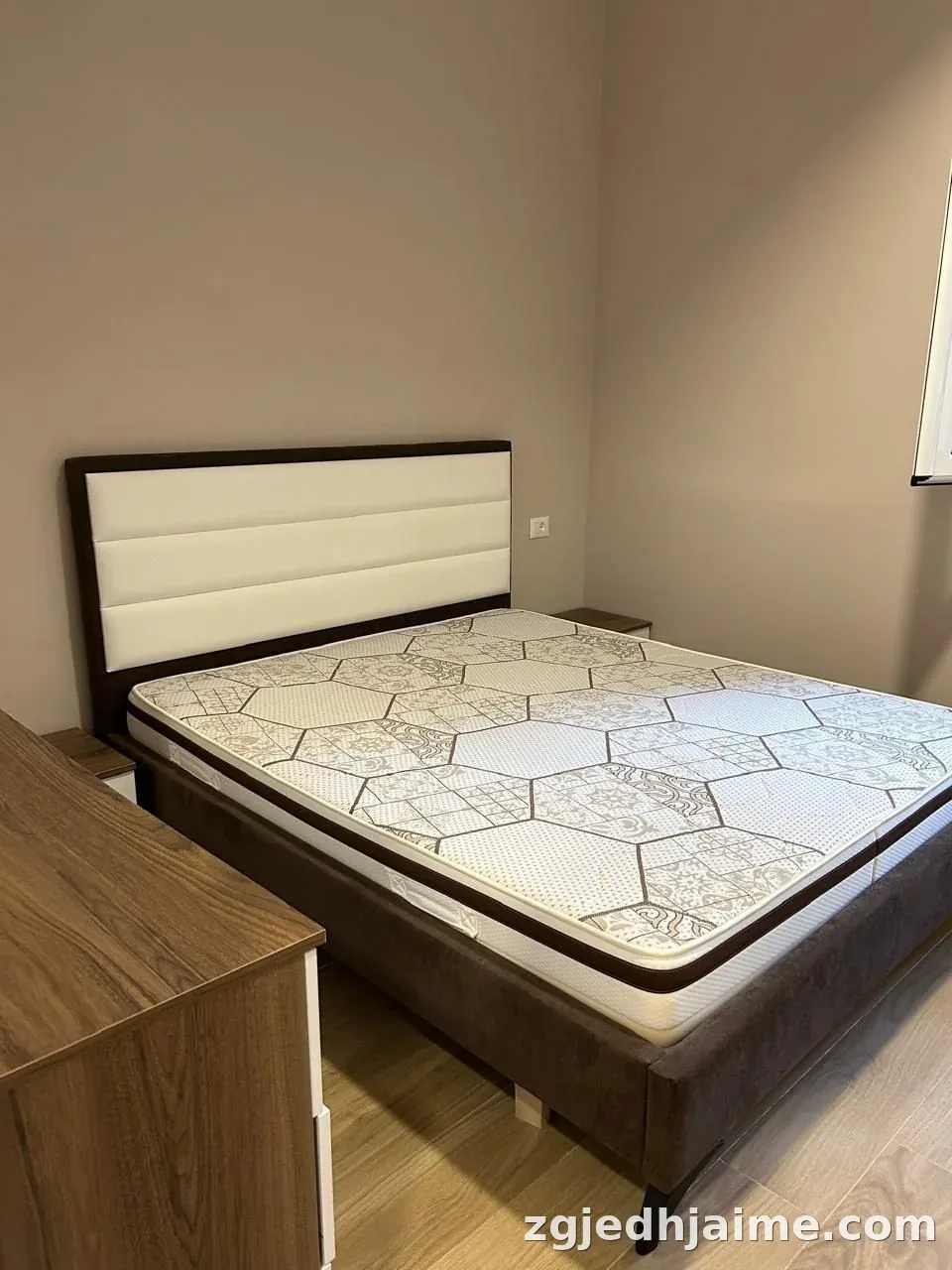 APARTAMENT 1+1. 35000 LEKE.YZBERISHT. — foto 3