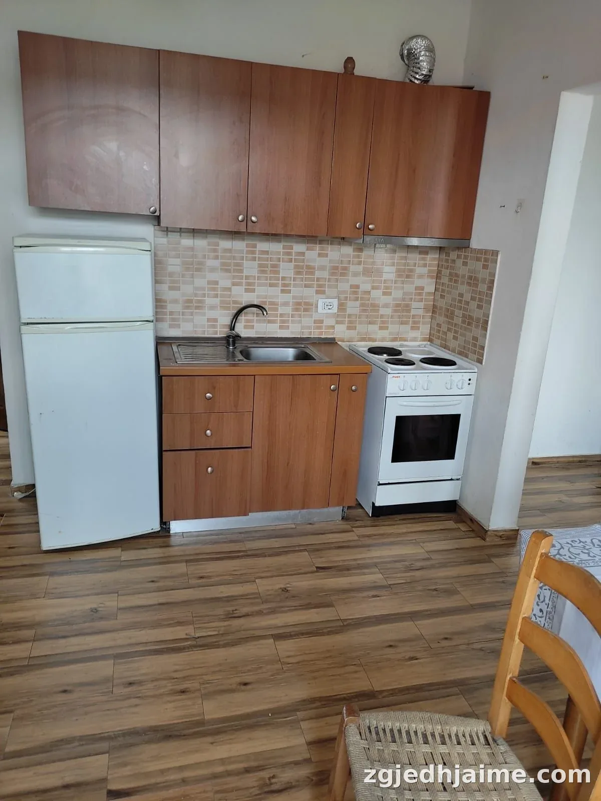 GARSONIERE 25,000 LEKE TREGU ELEKTRIK — foto 2