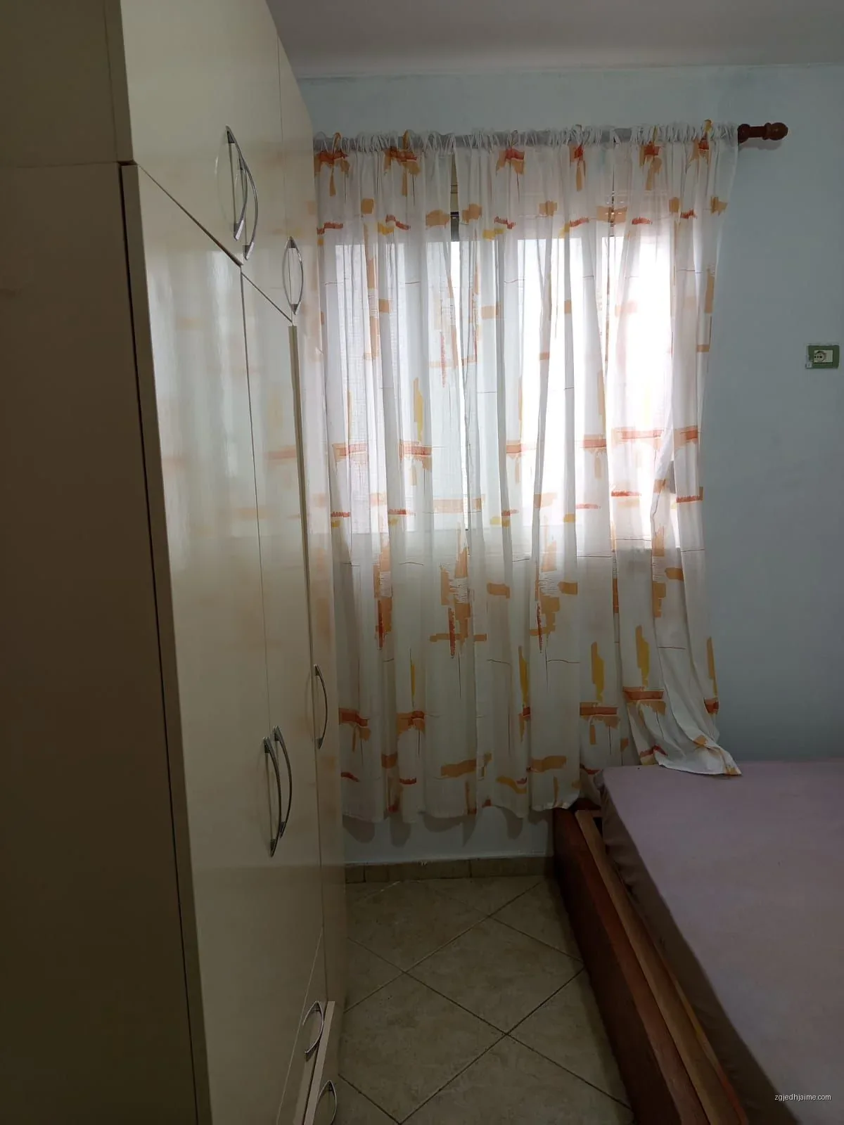 APARTAMENT 1+1. 27000 LEKE. RRUGA 5 MAJI — foto 1