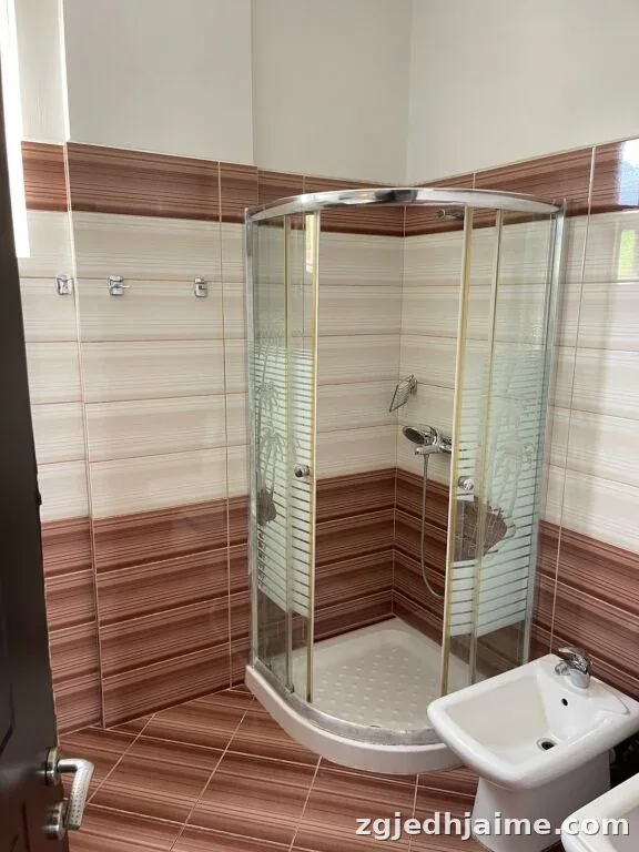 APARTAMENT 2+1. 40000 LEKE.QYTET STUDENTI — foto 3