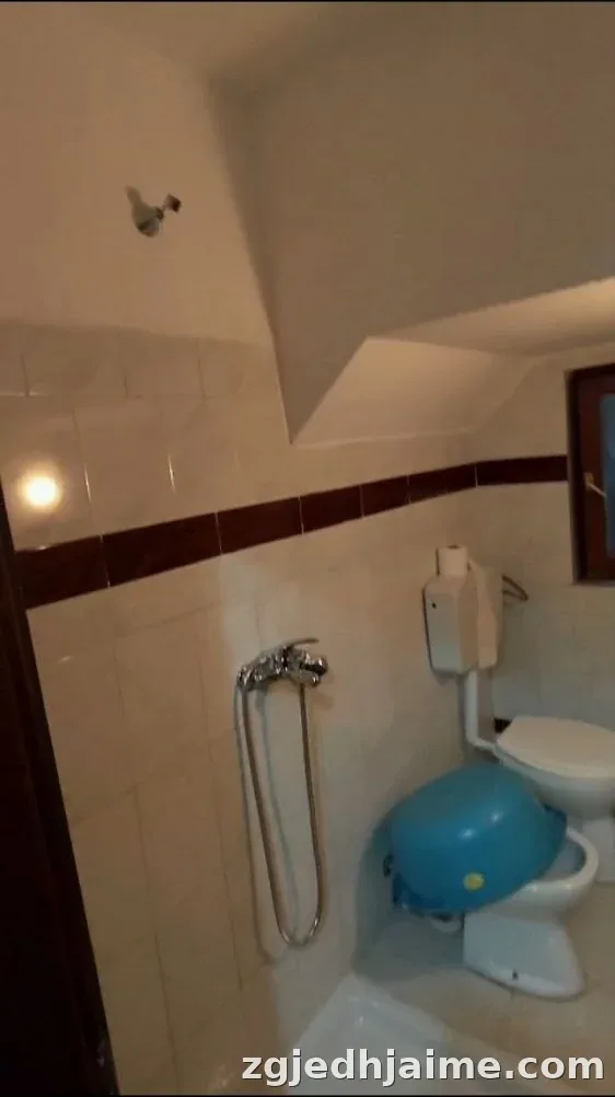 APARTAMENT 1+1 30,000 LEKE ISH TREGU ELEKTRIK — foto 3