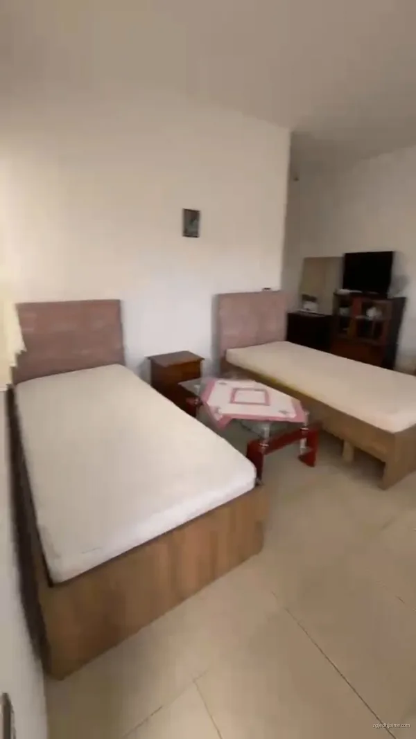 Garsionere 25000 leke.Yzberisht