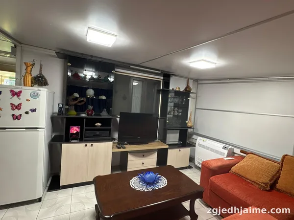APARTAMENT 1+1. 35000 LEKE.RRUGA E DIBRES.FARMACIA 10