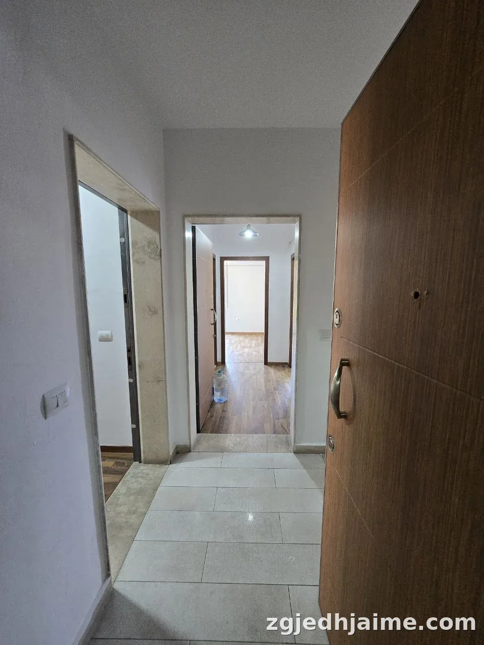 APARTAMENT 3+1 50,000 LEKE RRUGA JORDAN MISJA — foto 4