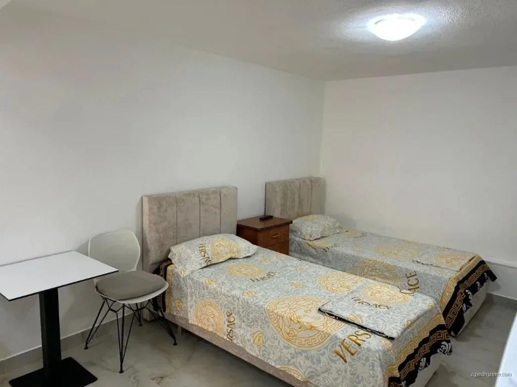 GARSIONERE 200 EURO.QYTET STUDENTI — foto 1