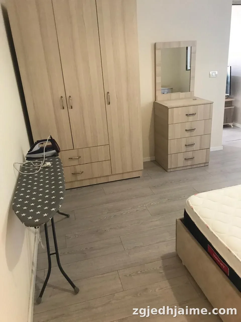 APARTAMENT 1+1. 40000 LEKE.ISH TREGU ELEKTIRK.KOMPLEKSI GRAND — foto 4