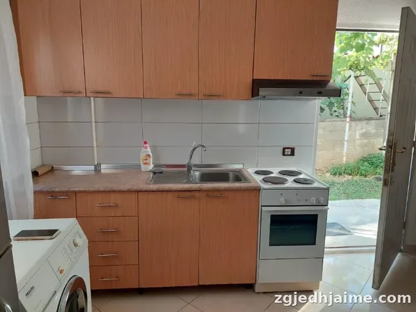 GARSIONERE 25000 LEKE.VILAT GJERMANE