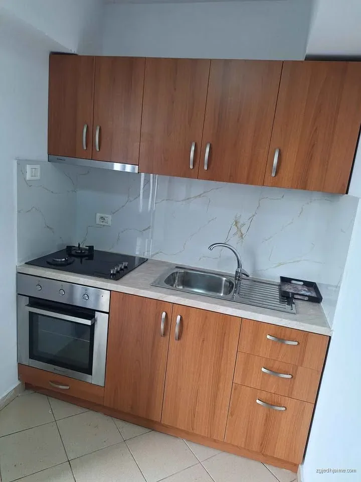 GARSIONERE 25000 LEKE.VILAT GJERMANE — foto 2