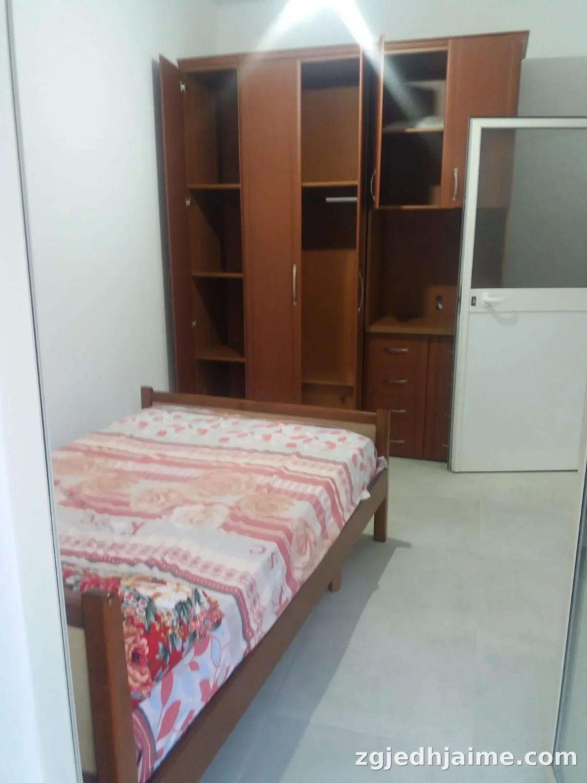APARTAMENT 1+1. 27000 LEKE.PAS UNIVERSITETIT TE MJEKSIS — foto 3