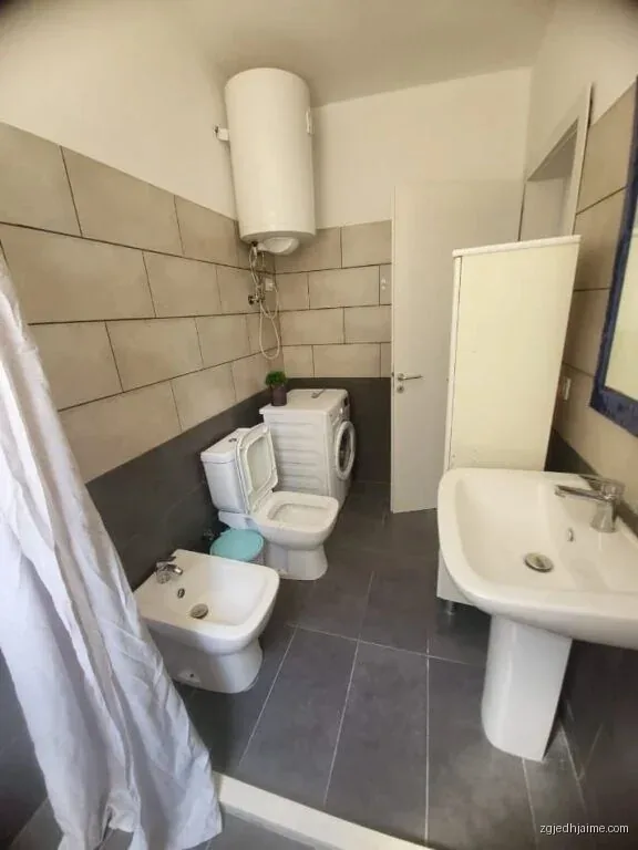 APARTAMENT 2+1. 300 EURO.KOMPLEKSI I TOM DOSHIT — foto 3